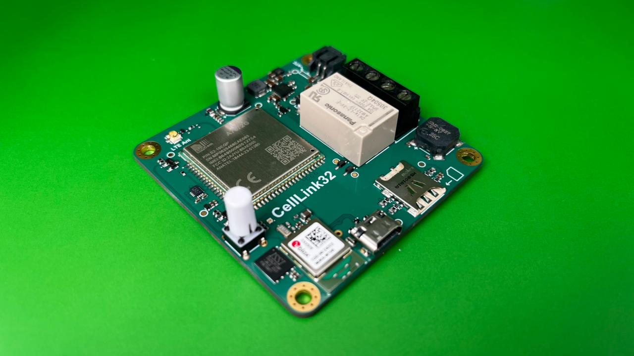 The assembled CellLink32 v1.0 board